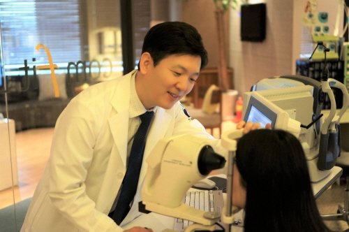 난시교정, 스탠다드제로 시력교정 수술로 정확도 높여