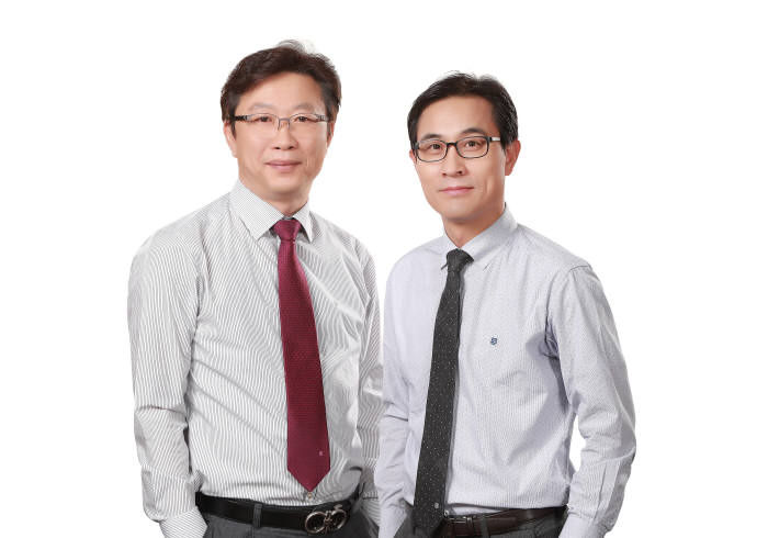 김종현(오른쪽), 장영환 쿠콘 공동대표. 쿠콘 제공