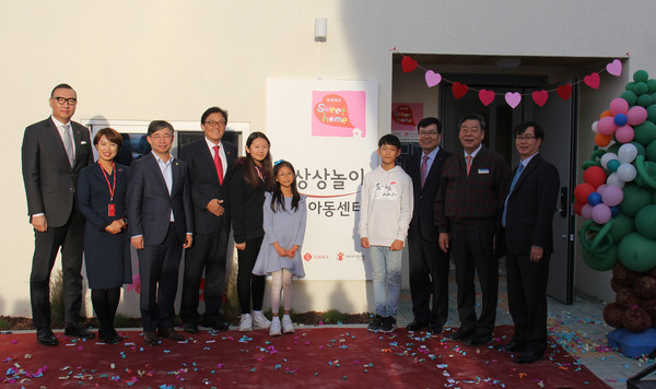 롯데제과가 세이브더칠드런과 협업으로 지난 1일 충남 태안에 지역아동센터 ‘롯데제과 스위트홈(Sweet Home)’ 개관식을 진행했다.