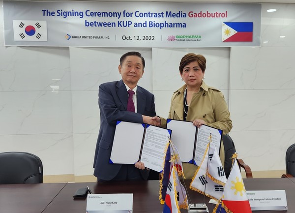 강덕영 사장, Maria Immogene Lalaine V. Cabero 사장. 사진/한국유나이티드제약