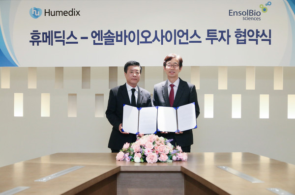 (왼쪽부터) 휴메딕스 김진환 대표, 엔솔바이오사이언스 김해진 대표. 사진/휴메딕스