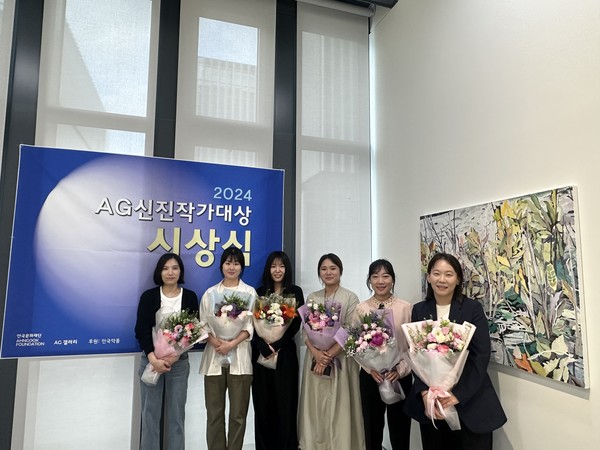 (왼쪽부터)김예원, 곽아람, 전영주, 노은영, 이혜성, 임현경 작가. 사진/안국약품