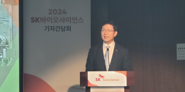 안재용 SK바이오사이언스 대표이사 사장이 27일 서울 중구 은행회관에서 열린 기자간담회에 참석해 IDT바이오로지카 인수에 대해 설명하고 있다. 사진/프레스나인