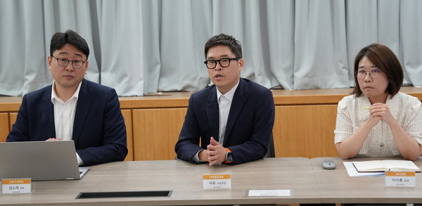 (왼쪽부터) 대웅제약 김노마 우루사 PM, ETC 마케팅본부 서욱 사업부장, 메디컬팀 이아름 팀장. 사진/대웅제약