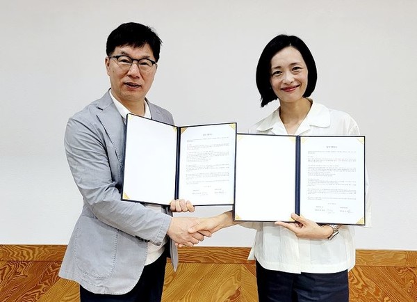 부천시약사회 임희원 회장(왼쪽)과 알피바이오 박재경 대표이사. 사진/알피바이오