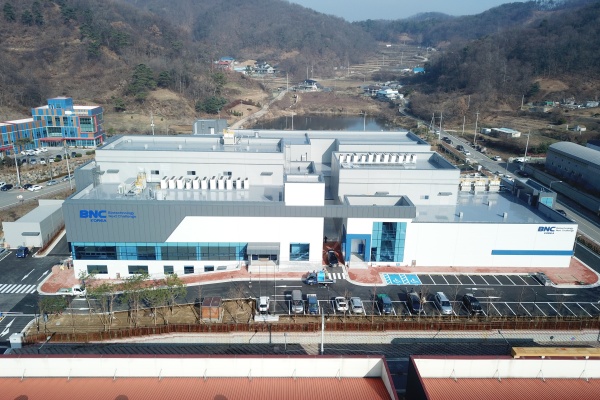 한국비엔씨 세공공장. 사진/한국비엔씨
