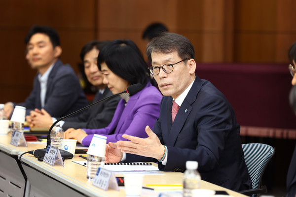 김성태 IBK기업은행자이 12일 성남상공회의소에서 열린 중소기업 현장 간담회에서 발언하고 있다. 사진/IBK기업은행