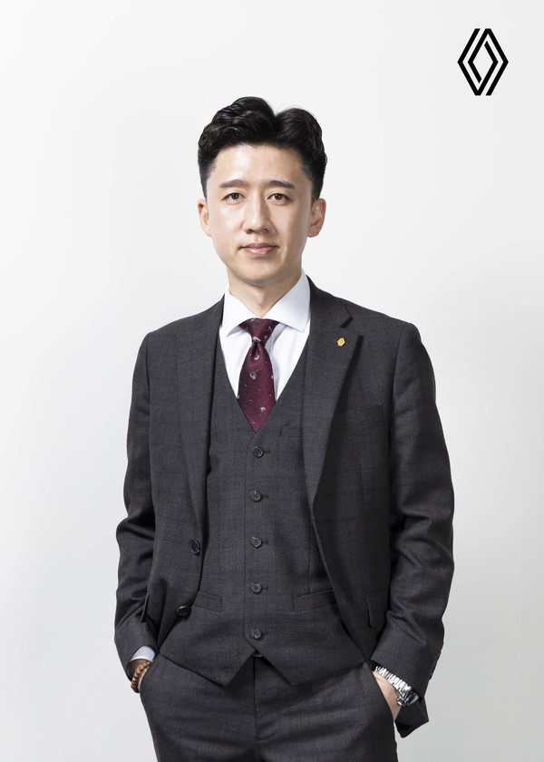 전사 판매왕을 차지한 르노코리아 평택대리점 정의영 마스터. 사진/르노코리아