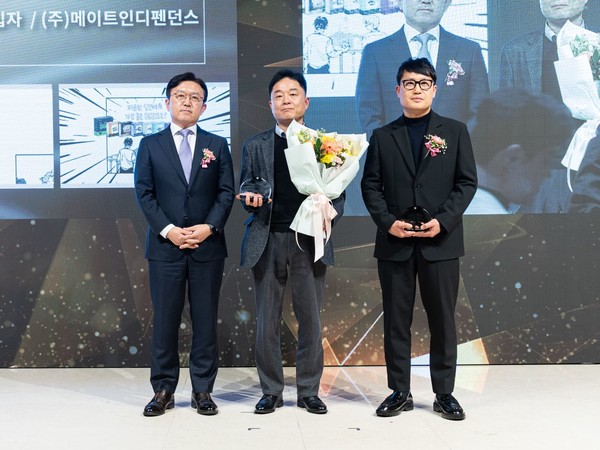 기념사진 촬영 중인 이정우 GC녹십자 CHC 본부장. 사진/GC녹십자