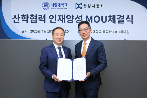 서일대학교 오선 총장(왼쪽)과 한성자동차 AS본부장 김민정 전무. 사진/한성자동차