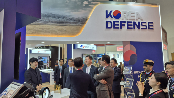 올초 아랍에미리트 아부다비에서 개최된 'IDEX 2025(International Defence Exhibition & Conference)'에서 한국관 방산전시회 부스 모습. 사진/방위산업청