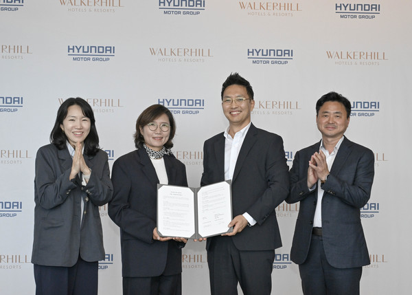 (왼쪽부터)현대차·기아 모빌리티사업실 박주영 팀장, 현대차·기아 모빌리티사업실 김수영 상무, 워커힐 호텔앤리조트 김세한 신성장추진담당, 워커힐 호텔앤리조트 이열근 지속경영담당. 사진/현대자동차그룹