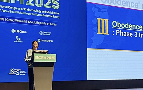 3일 '2025 대한내분비학회 국제학술대회'에서 고려의대 김경진 교수가 발표를 진행하고 있다. 사진/한미약품