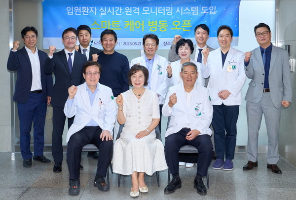 인천나은병원, 대웅제약, 씨어스테크놀로지 관계자들이 기념 촬영을 하고 있다. 사진/대웅제약