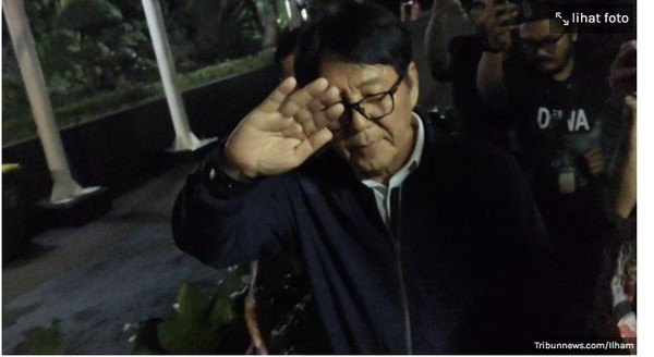 해리 정 본부장이 조사를 받고 귀가하는 모습. 사진/트리뷴뉴스(Tribunnews)